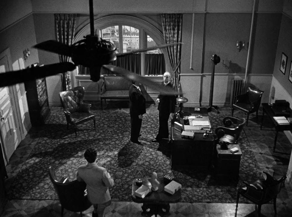 So Dark the Night screenshot 3