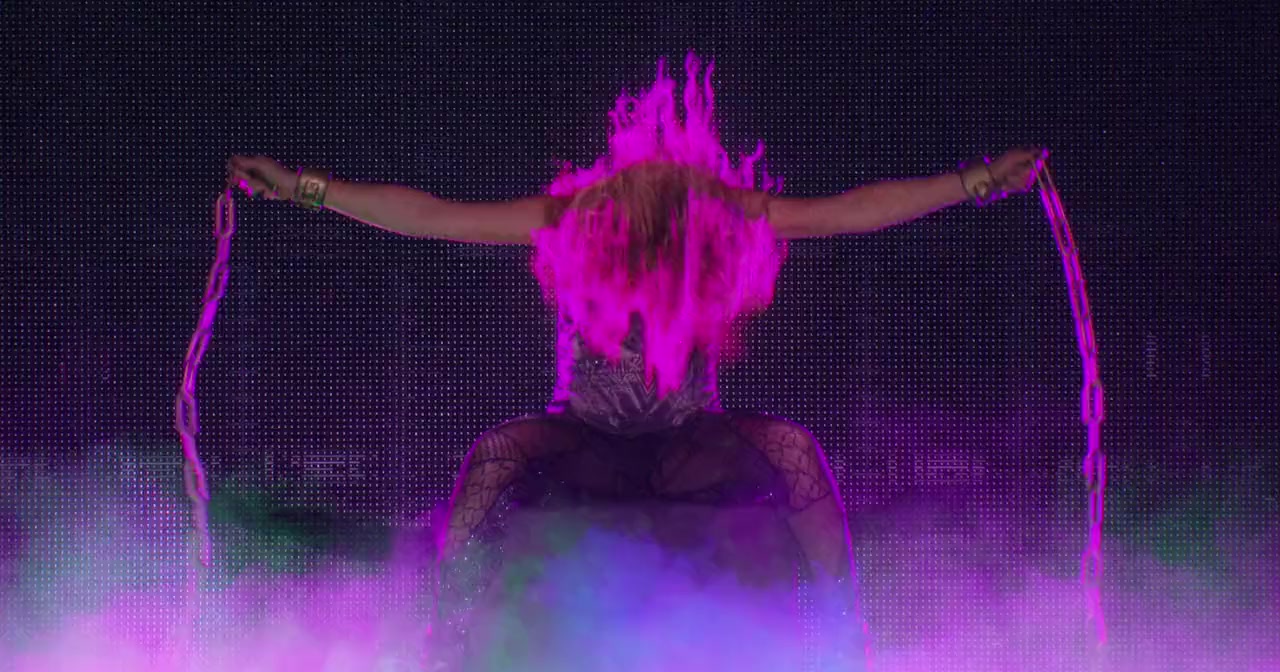 Shakira In Concert: El Dorado World Tour screenshot 1