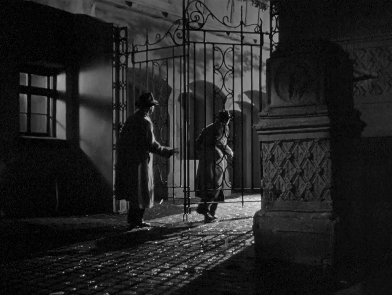 Sherlock Holmes and the Secret Weapon screenshot 2