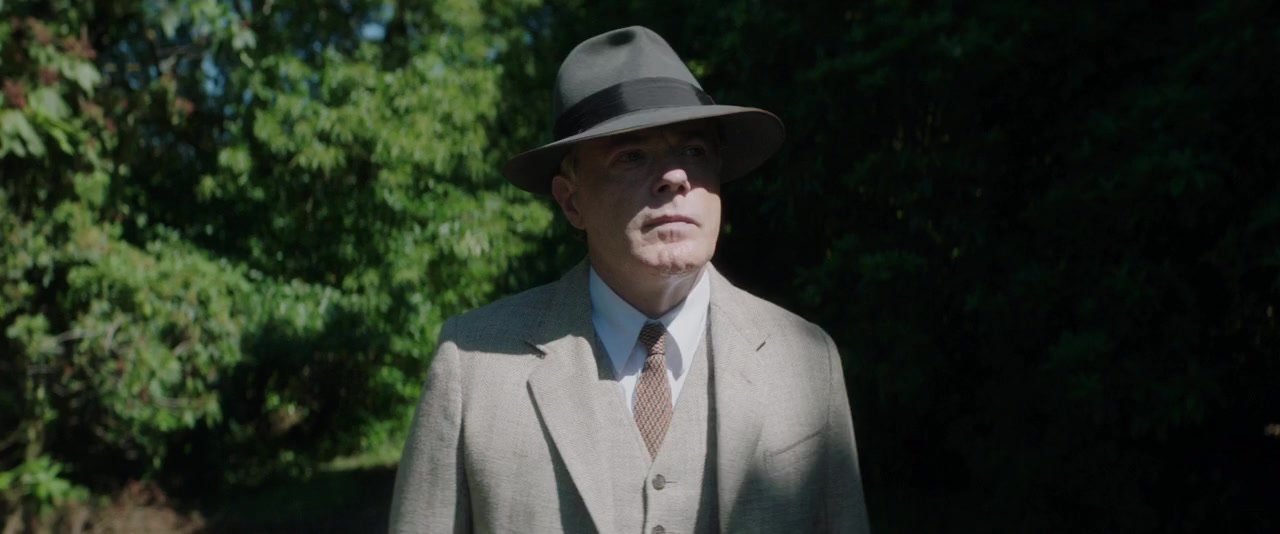 Six Minutes to Midnight screenshot 3