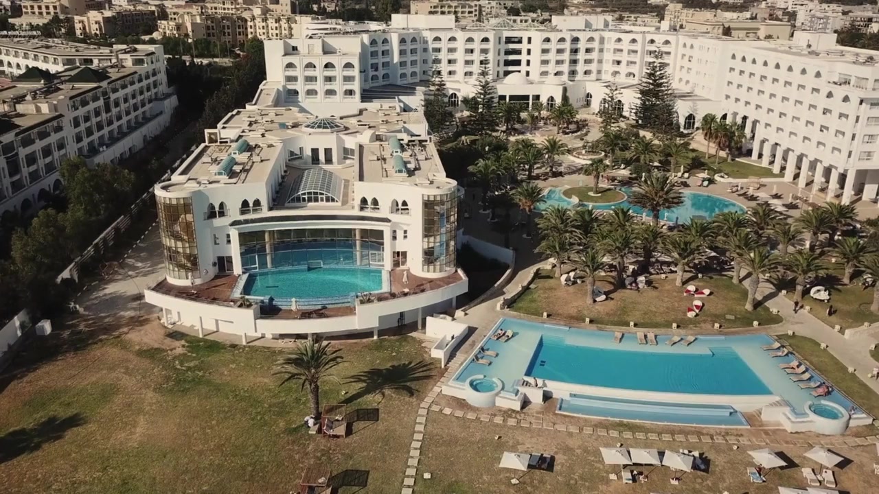 Surviving the Tunisia Beach Attack screenshot 1