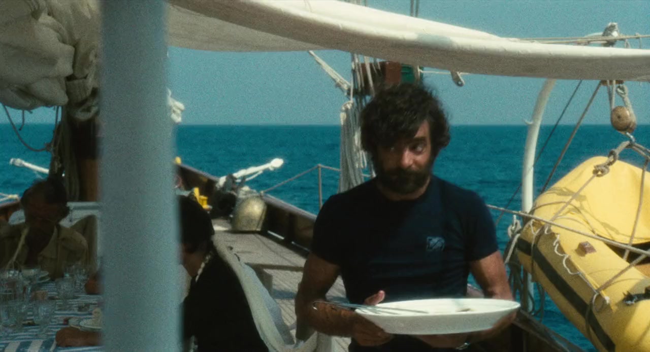 Travolti da un insolito destino nell'azzurro mare d'agosto screenshot 3