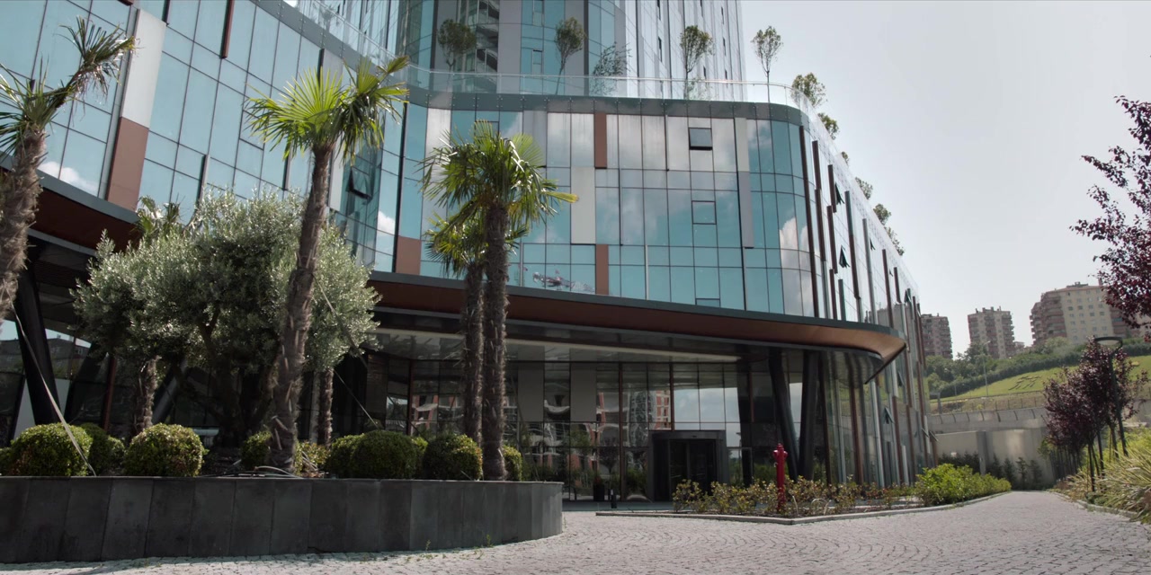 Plaza screenshot 1