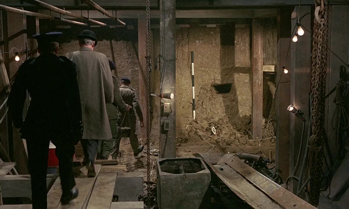Quatermass and the Pit screenshot 1