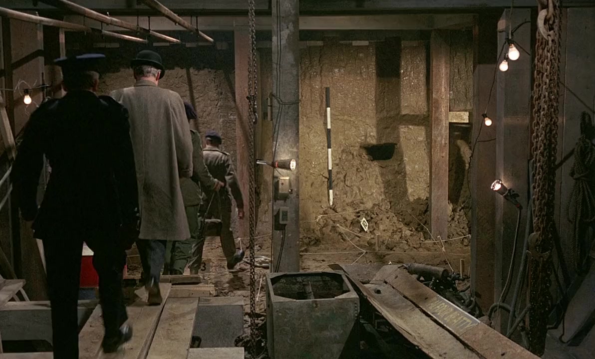 Quatermass and the Pit screenshot 2