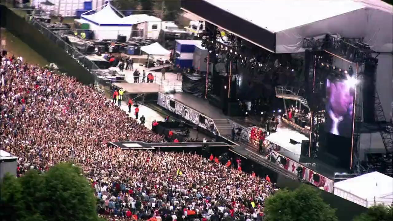 Robbie Williams Live at Knebworth screenshot 3