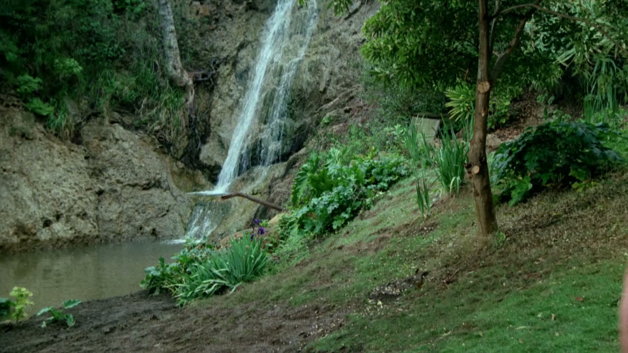 RiffTrax: Tourist Trap screenshot 1