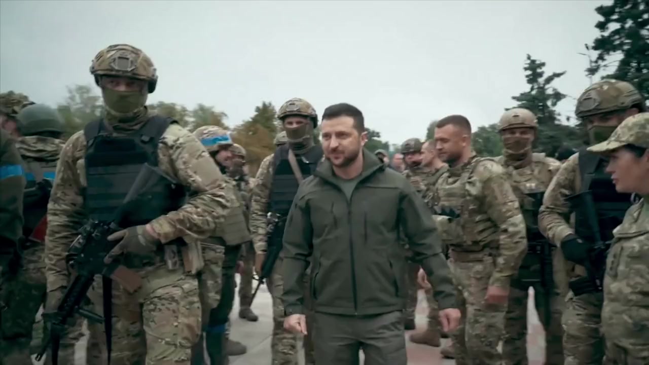 War Zone: Bear Grylls meets President Zelenskyy screenshot 3
