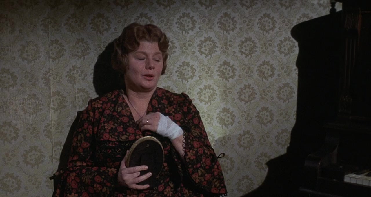 What's the Matter with Helen? screenshot 3