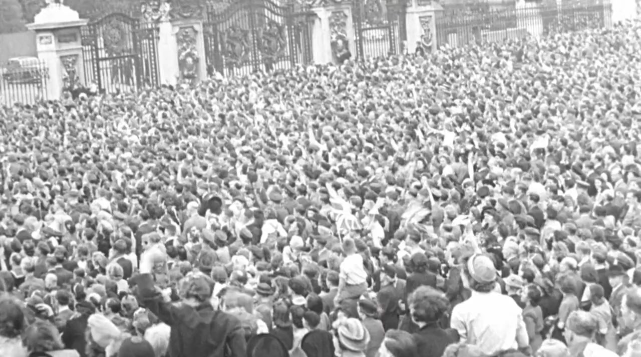 Tony Robinson's VE Day Minute by Minute screenshot 2