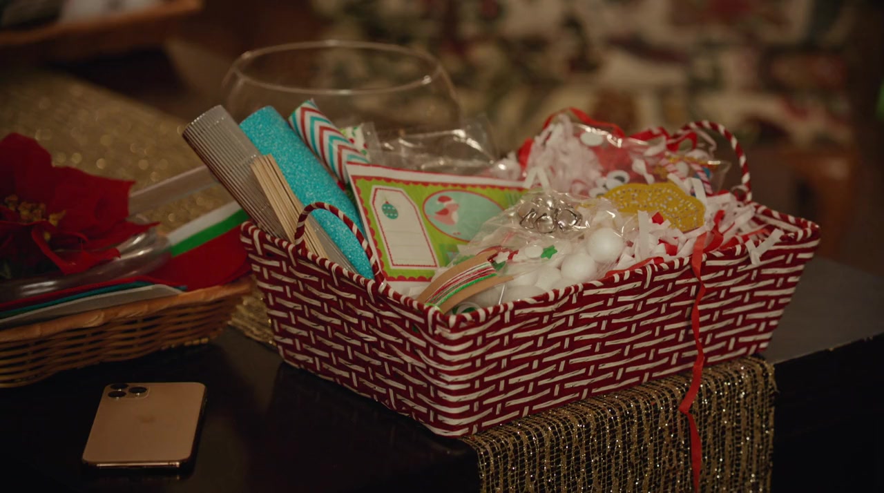 Too Close for Christmas screenshot 2