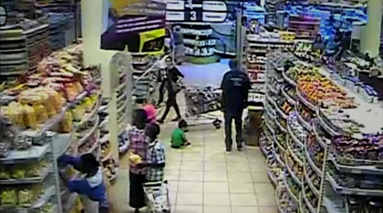 Terror at the Mall screenshot 1