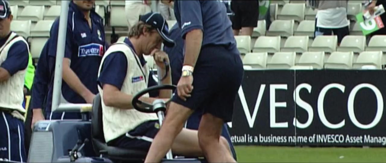 How To Win The Ashes: Mitchell Johnson on the 2013-14 Ashes series screenshot 3