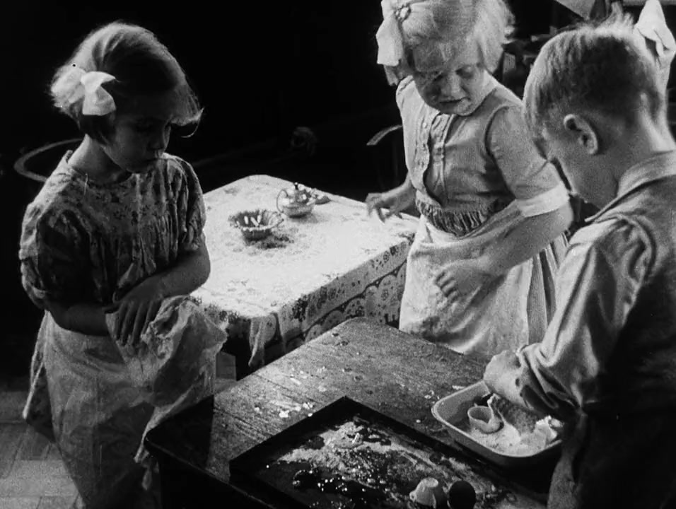 Thursday's Children screenshot 1