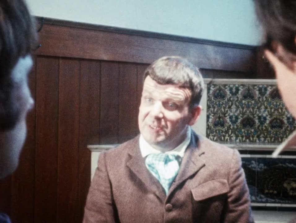 The Man with 2 Heads screenshot 2