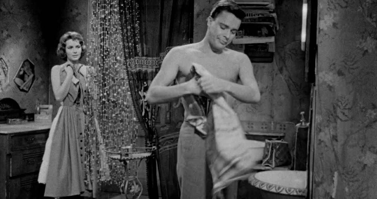 The Bellboy and the Playgirls screenshot 2