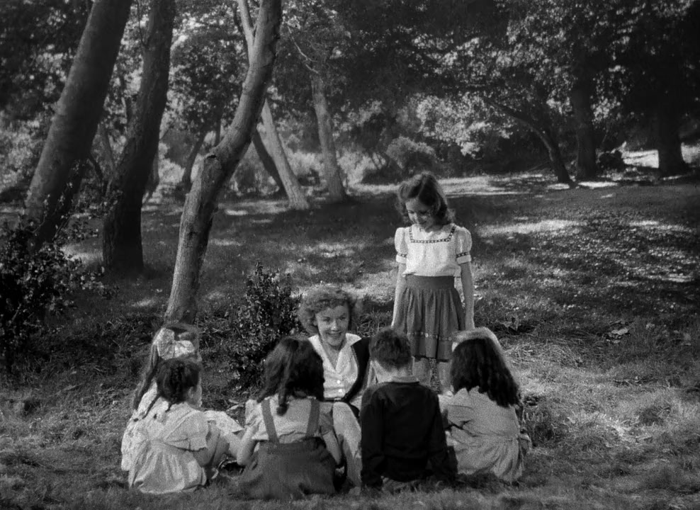 The Curse of the Cat People screenshot 1