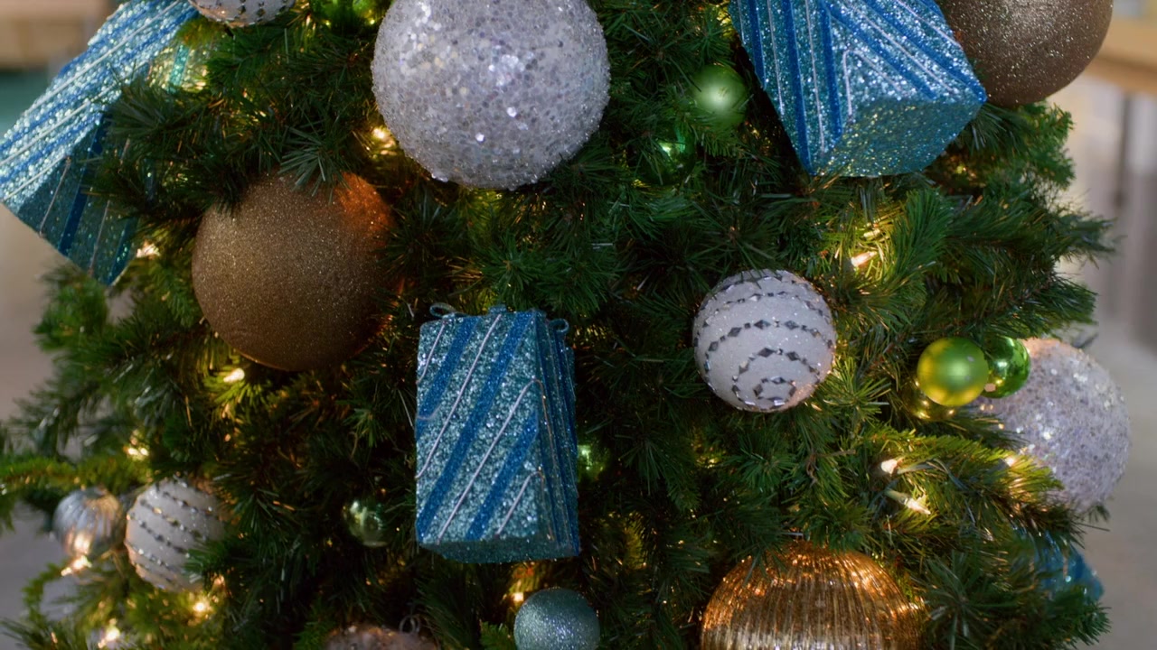 The Christmas House 2: Deck Those Halls screenshot 1