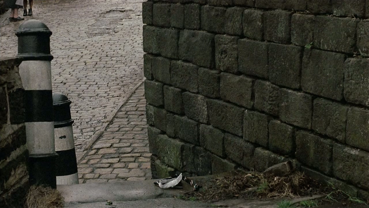 The Dresser screenshot 1