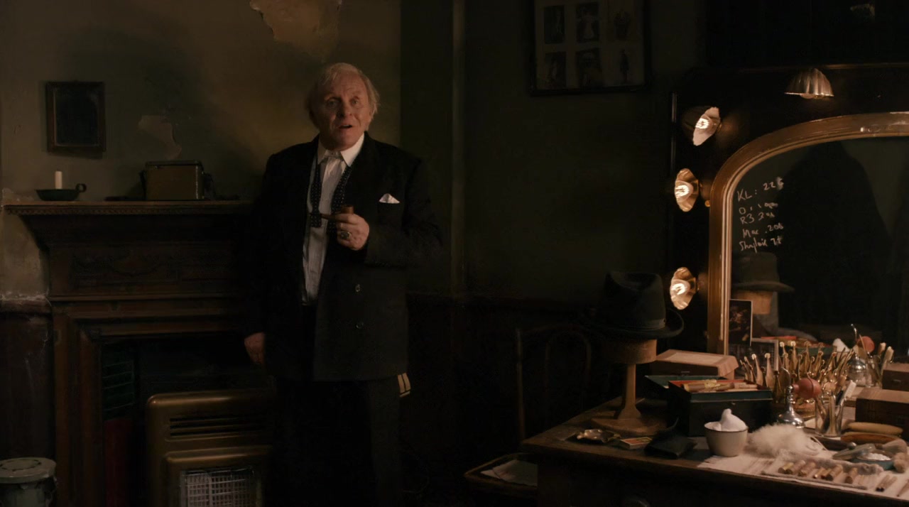 The Dresser screenshot 1