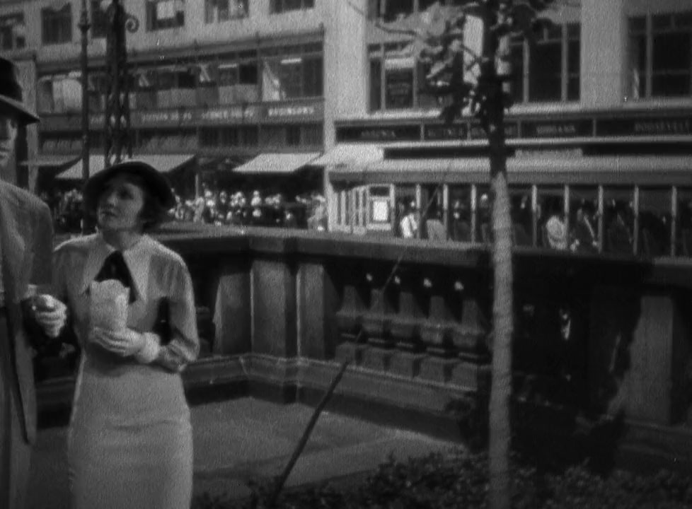 The Gilded Lily screenshot 2
