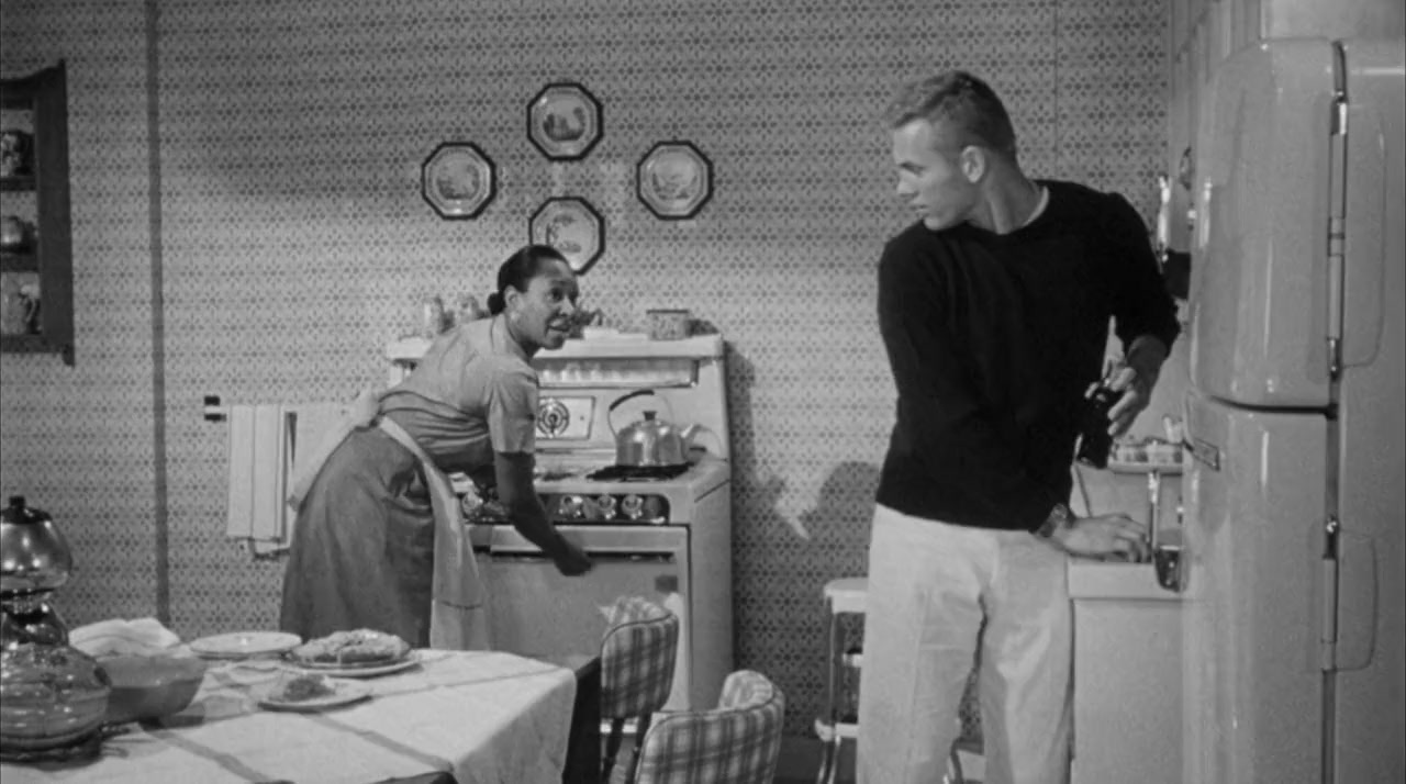 The Girl He Left Behind screenshot 2
