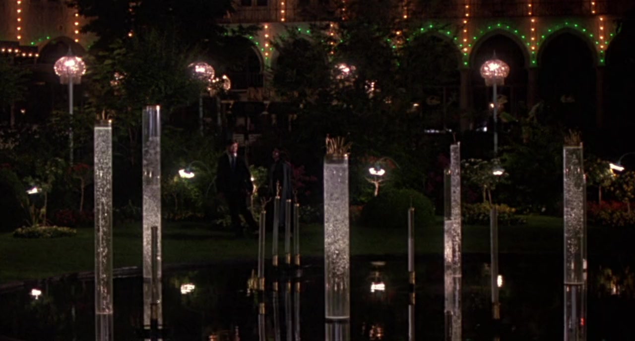 The Girl in a Swing screenshot 2