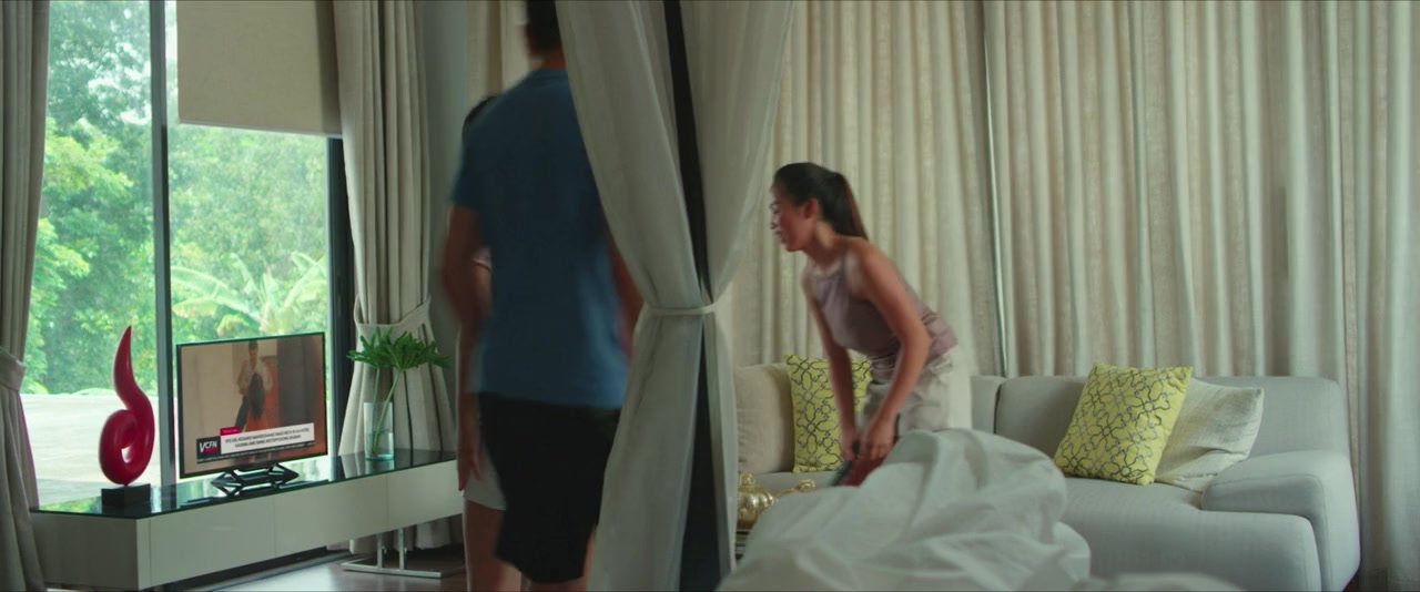 The Girl in the Orange Dress screenshot 2