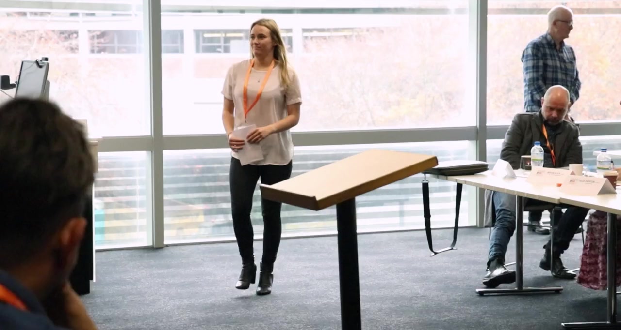 The Girl on the Bridge screenshot 3