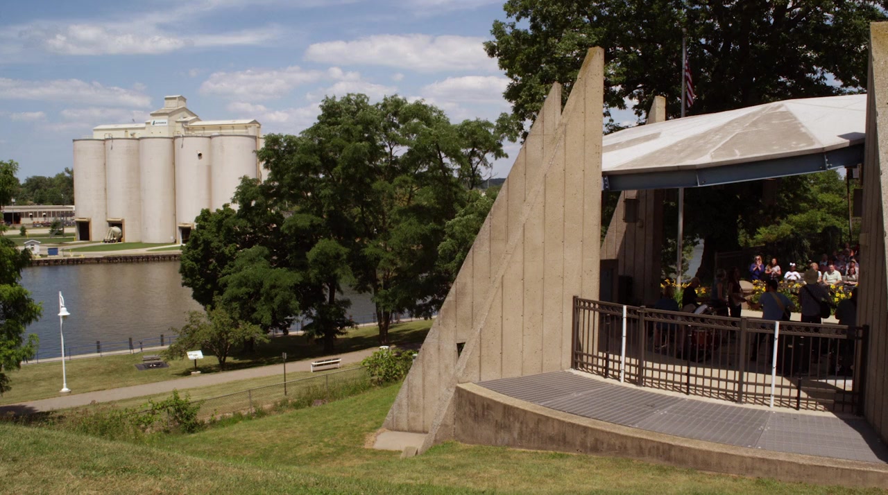 The Girls of Summer screenshot 1