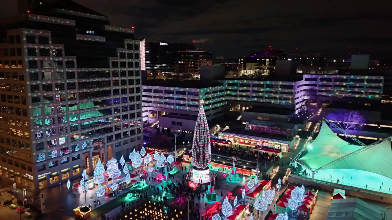 The Hallmark Christmas Experience: A Hometown Holiday screenshot 2