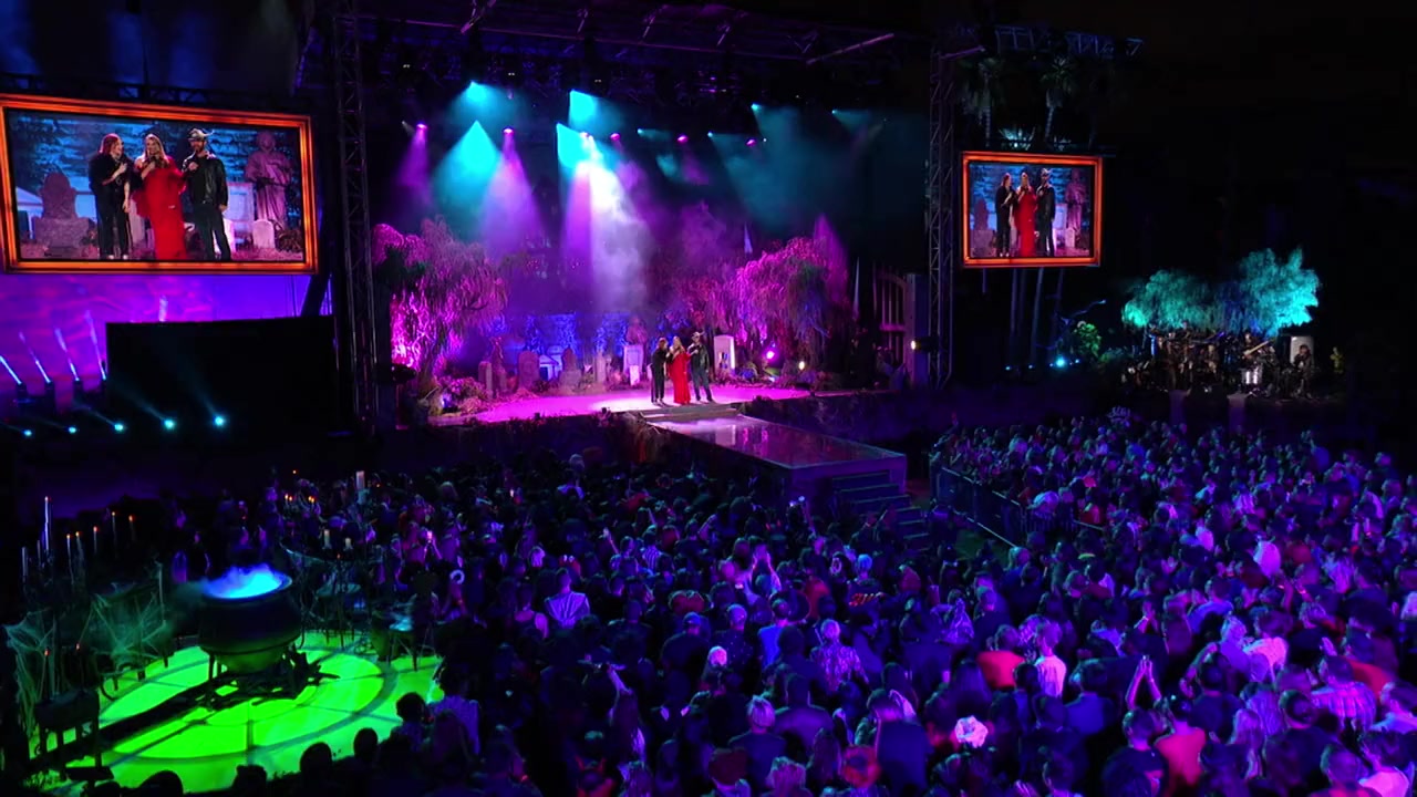 The Hocus Pocus 25th Anniversary Halloween Bash screenshot 2