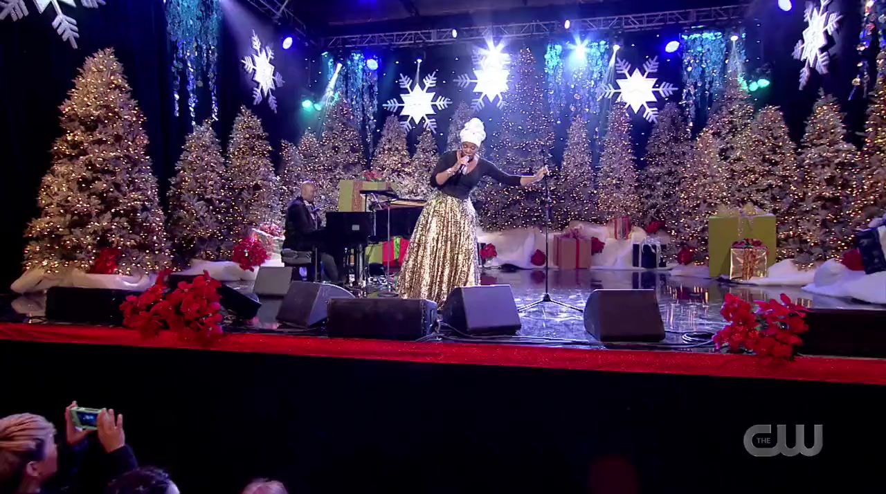 The Hollywood Christmas Parade Greatest Moments screenshot 2