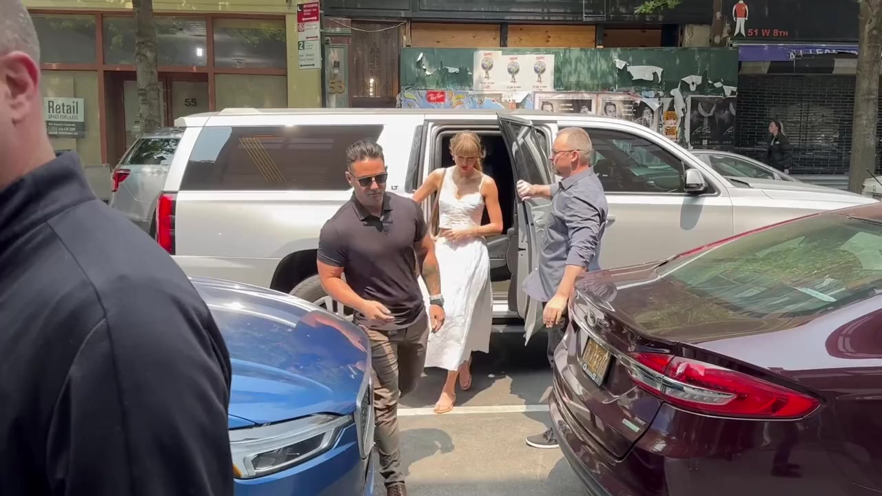 The Real! Taylor Swift and Travis Kelce - Love Story or Anti-Hero? screenshot 3