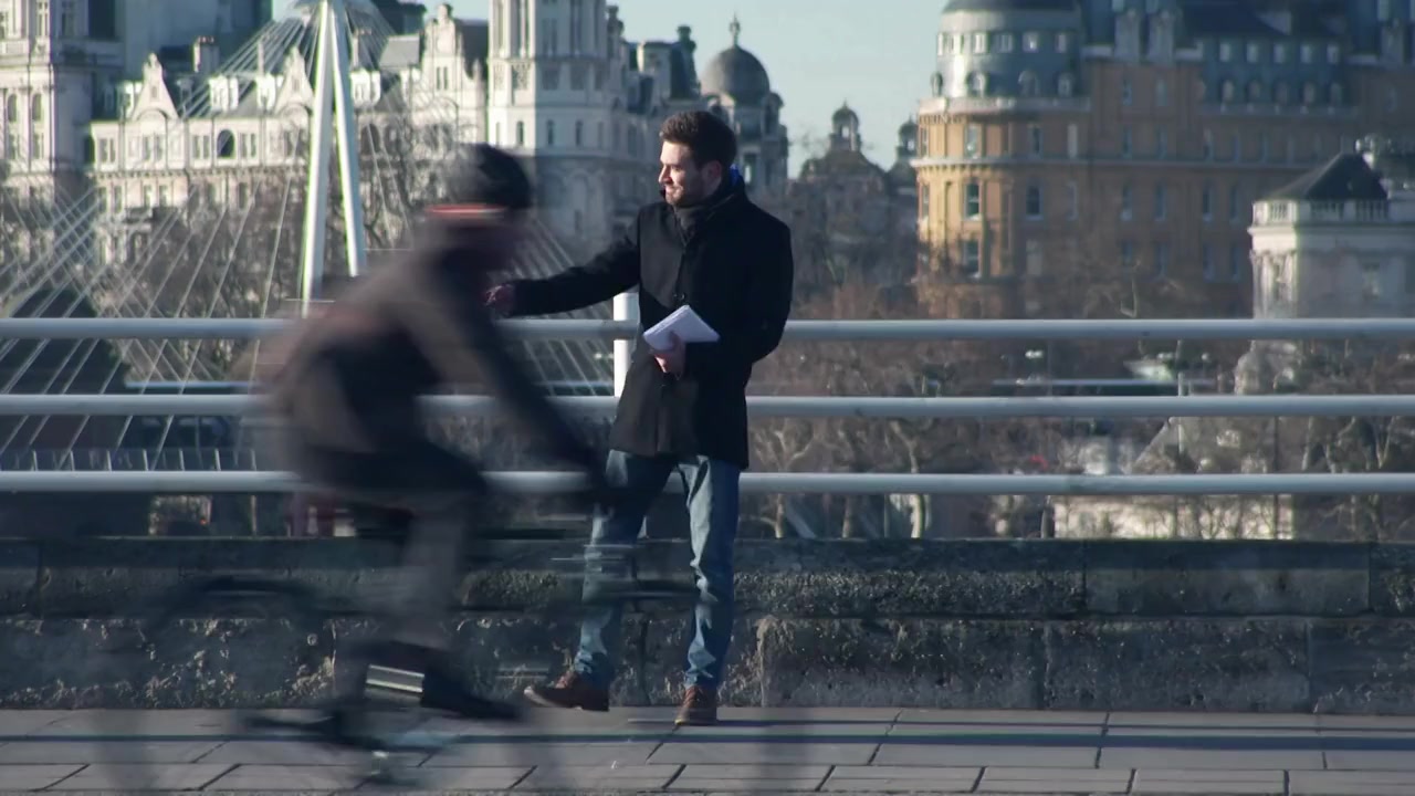 The Stranger on the Bridge screenshot 3