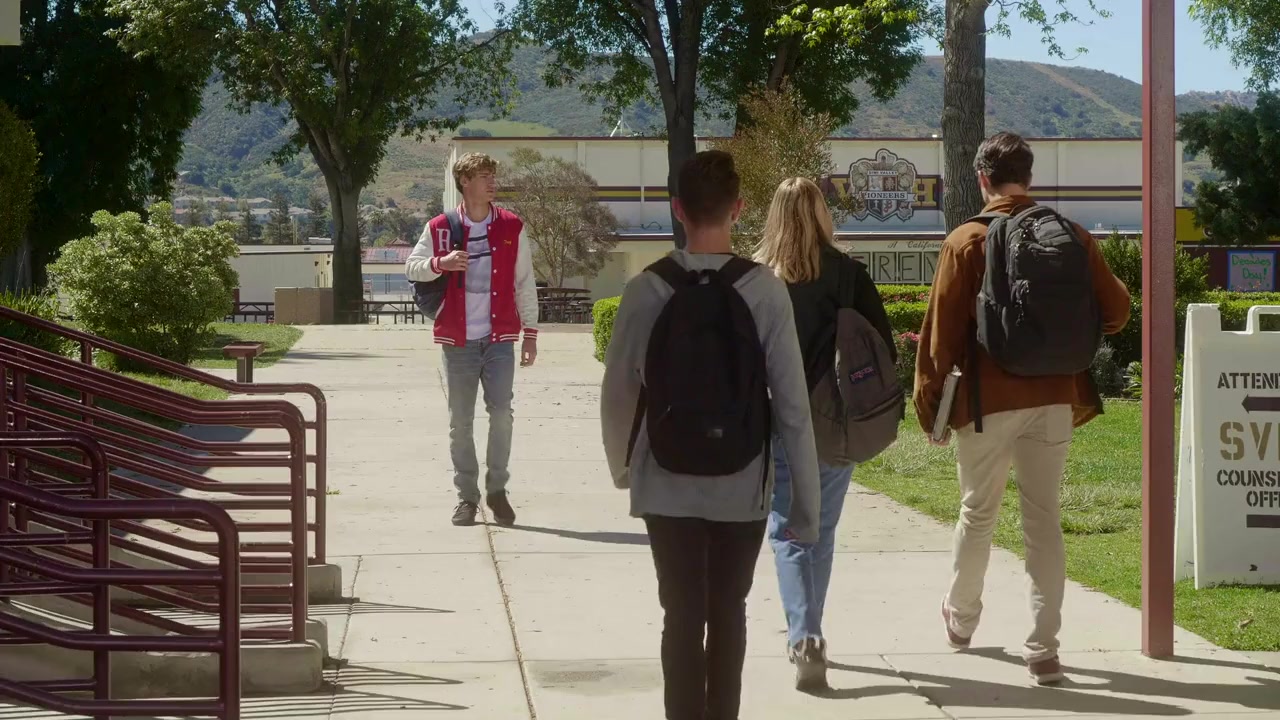 Stealing in Suburbia screenshot 1