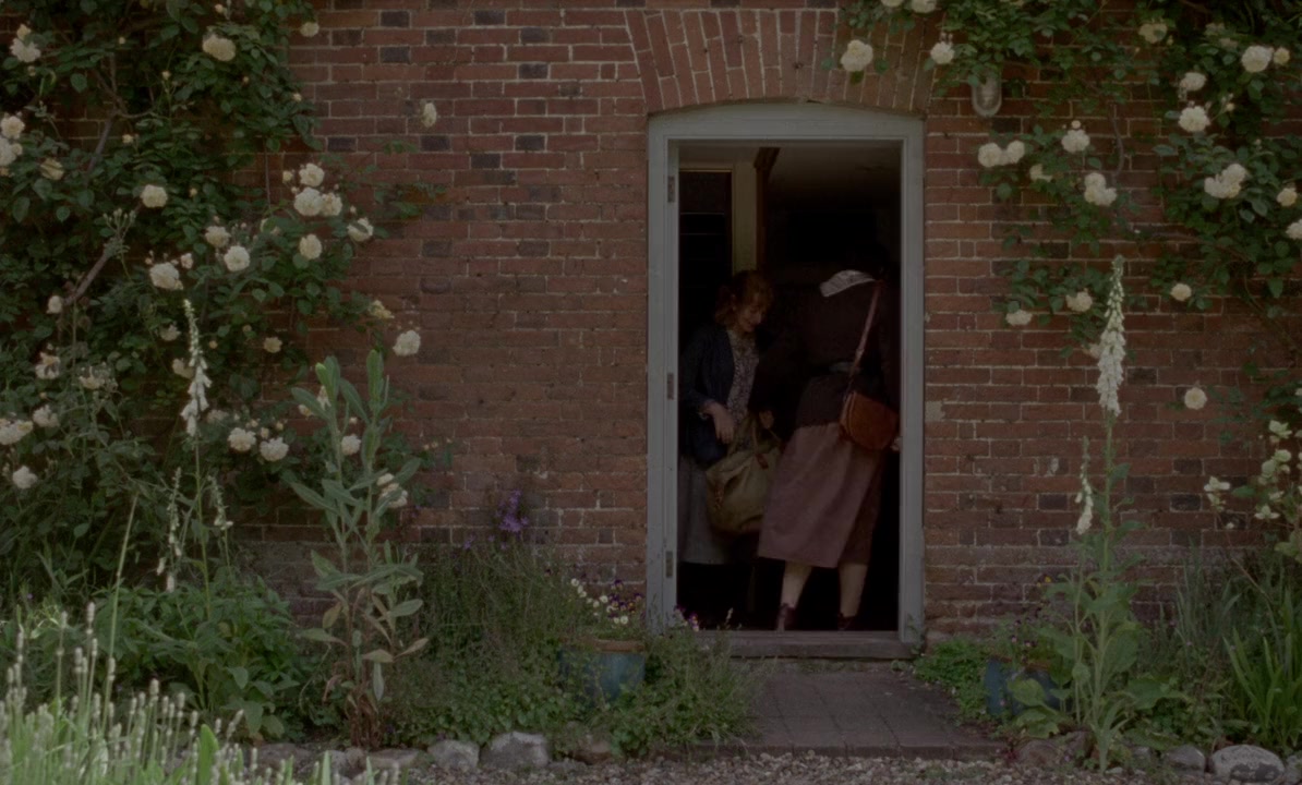 The Souvenir: Part II screenshot 2