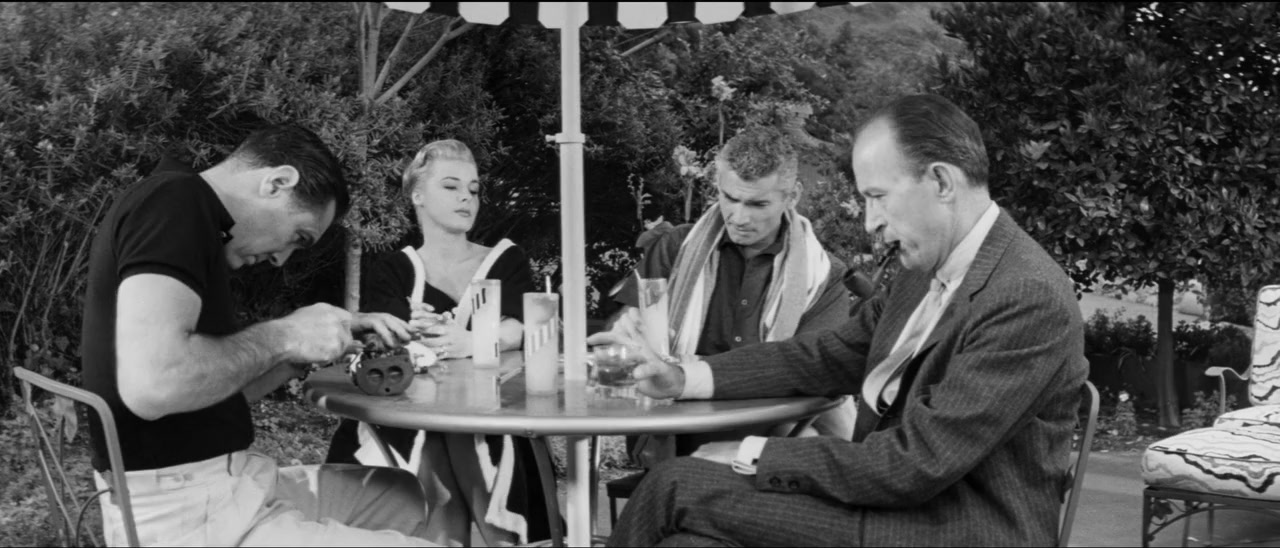 The Tattered Dress screenshot 1