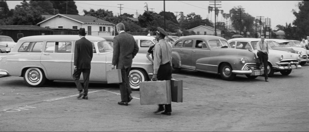 The Tattered Dress screenshot 2