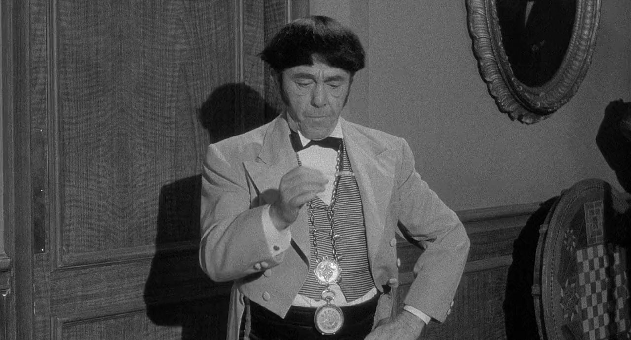The Three Stooges Go Around the World in a Daze screenshot 2