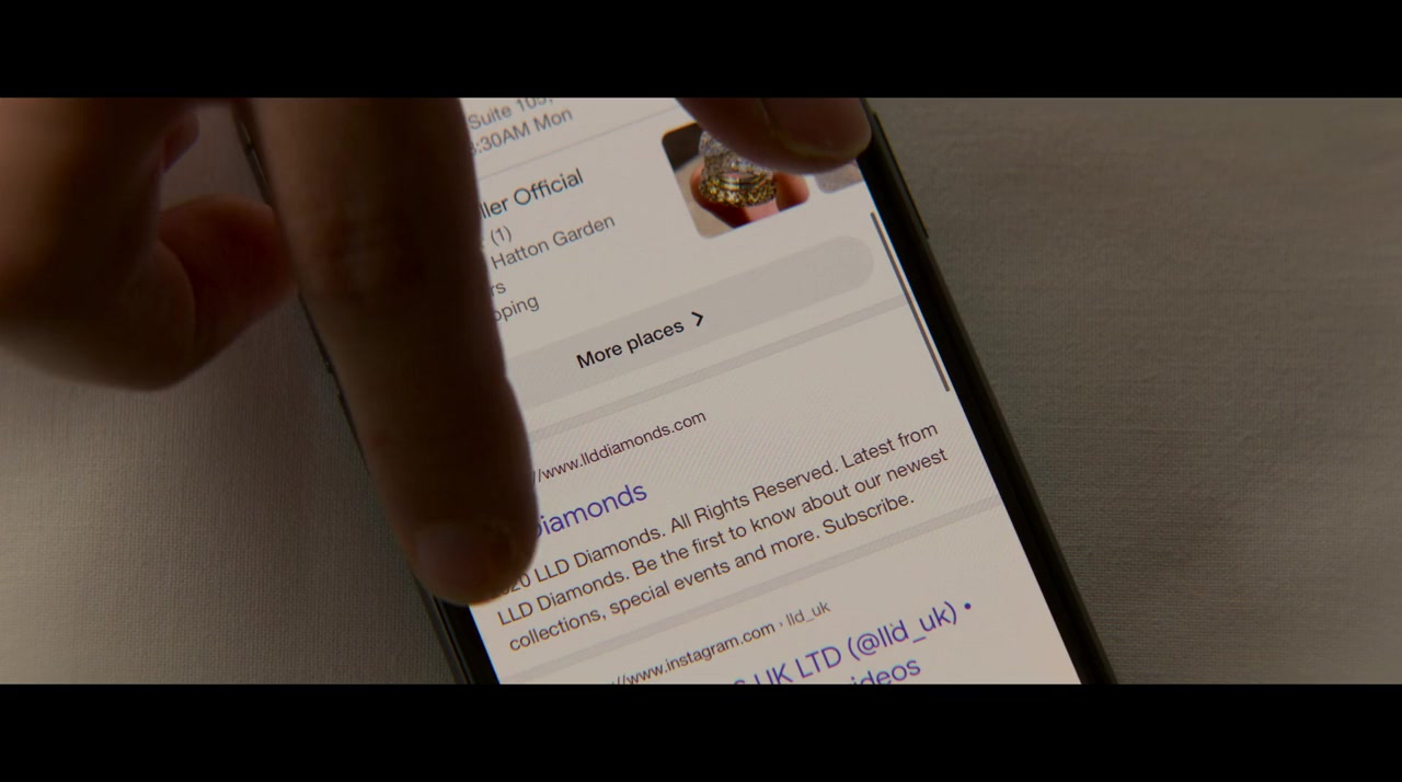 The Tinder Swindler screenshot 3