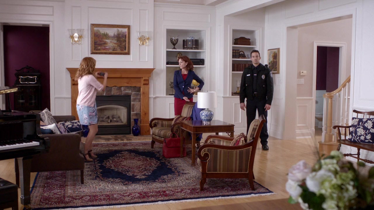 Three Bedrooms, One Corpse: An Aurora Teagarden Mystery screenshot 2