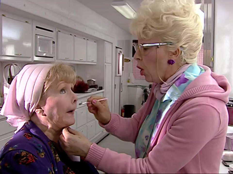 Tracey Ullman in the Trailer Tales screenshot 3