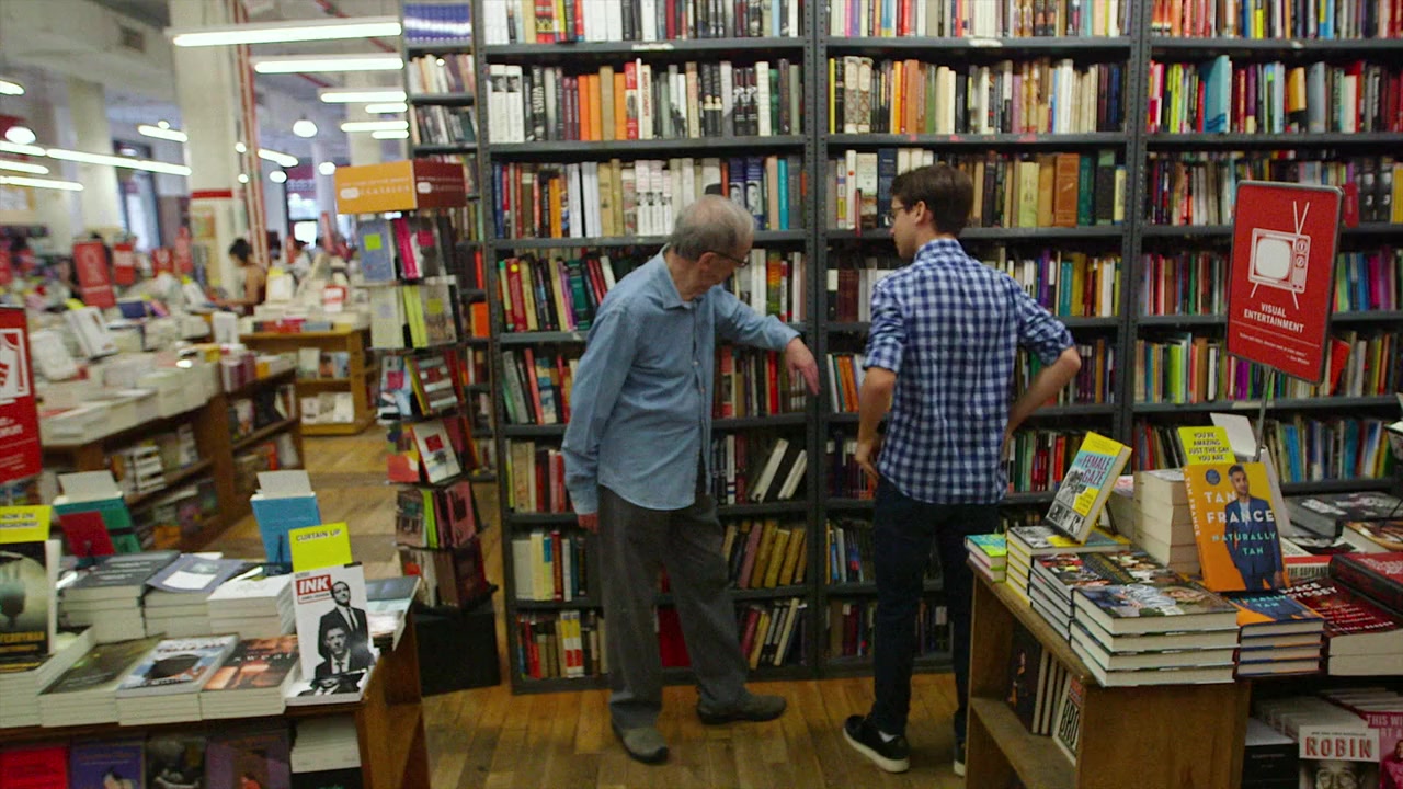 Turn Every Page: The Adventures of Robert Caro and Robert Gottlieb screenshot 1