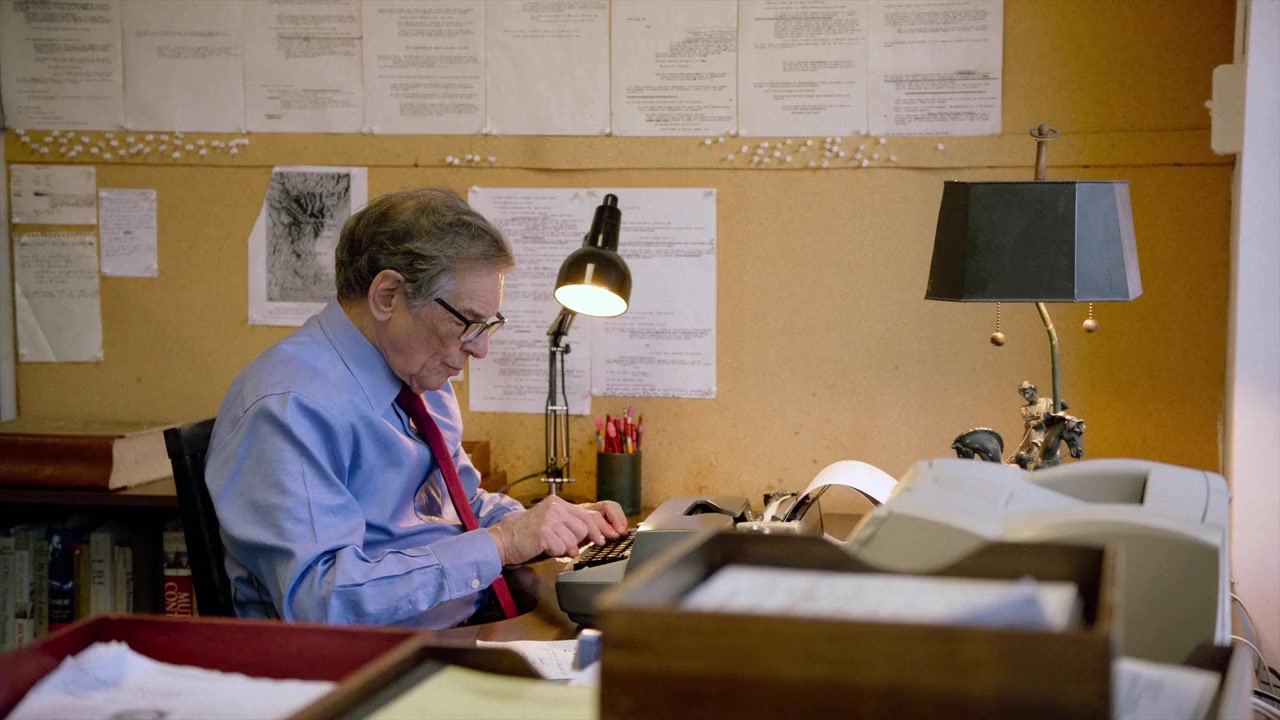 Turn Every Page: The Adventures of Robert Caro and Robert Gottlieb screenshot 3