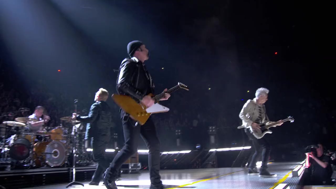U2: Innocence + Experience, Live in Paris screenshot 3