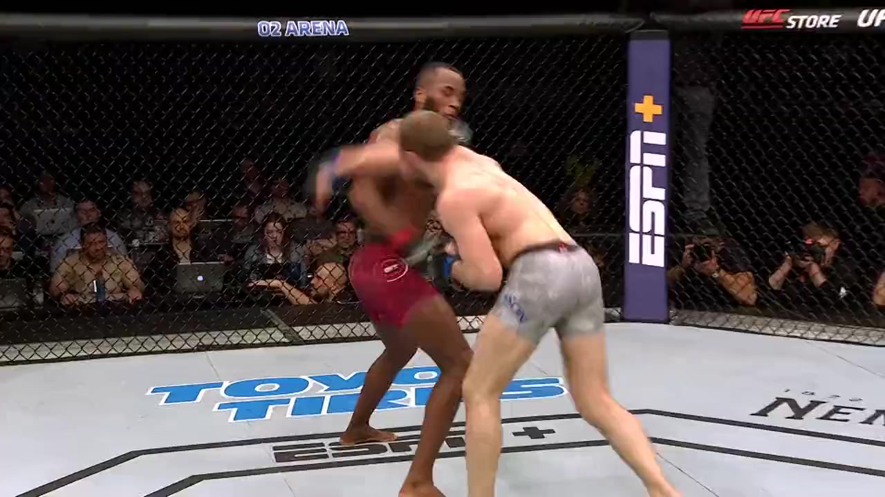 UFC 285: Jones vs. Gane screenshot 3